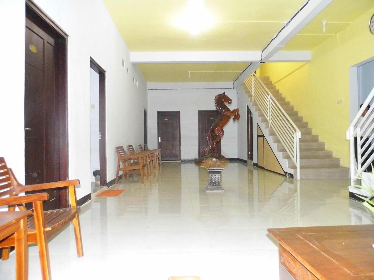 Hotel Ilhami Blitar Exterior photo